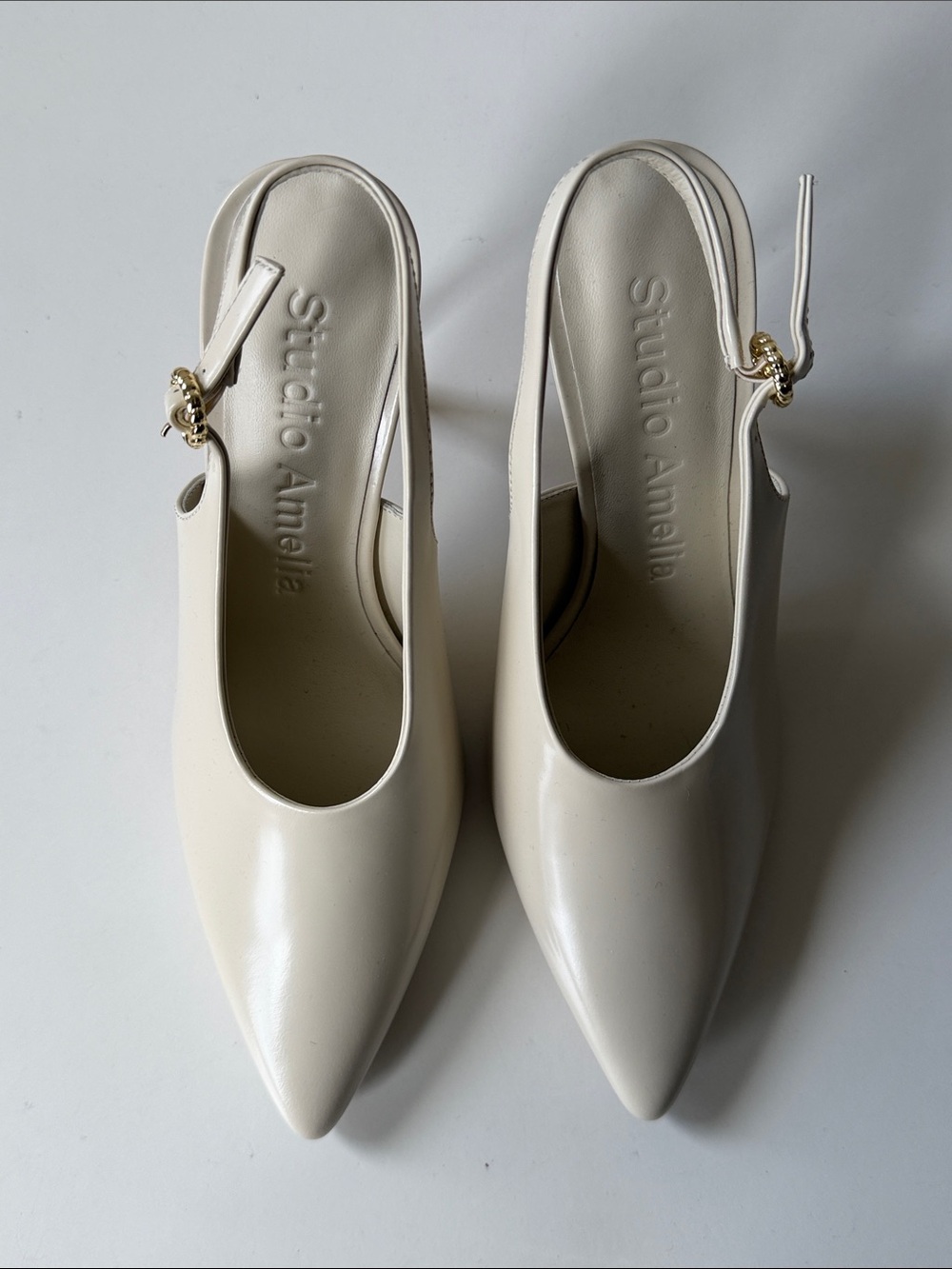 STUDIO AMELIA Cream Pointed Slingback Pumps with Gold Buckle